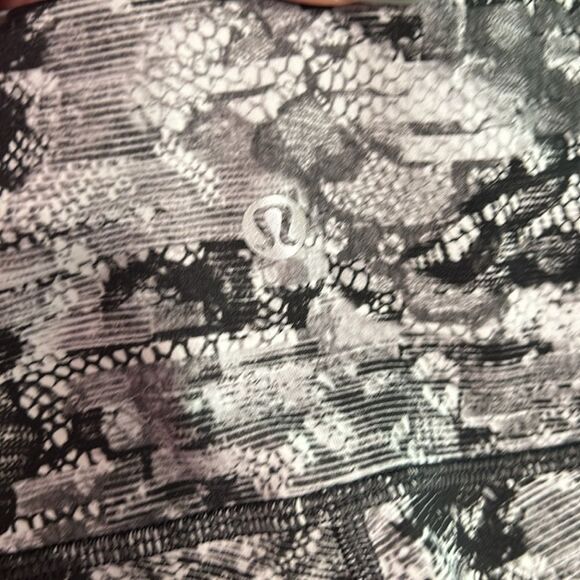 Lululemon cropped leggings size 6 - Picture 4 of 10